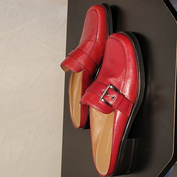 Naturalizer Red Leather w/Buckle Mules 7M - Picture 12 of 12